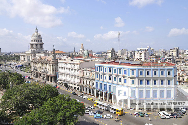 Kapitol  Oper  Blick auf den Plaza Central  Altstadt  Havanna  Kuba  Karibik  Mittelamerika