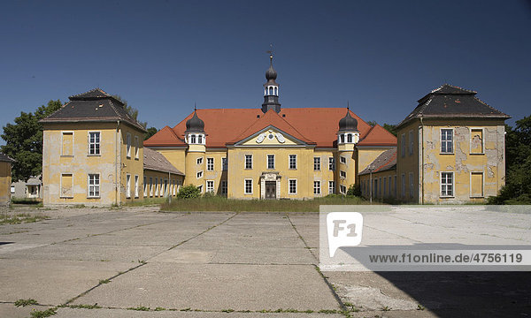 Barockes Schloss Hohenprießnitz im Muldental  Sachsen  Deutschland  Europa