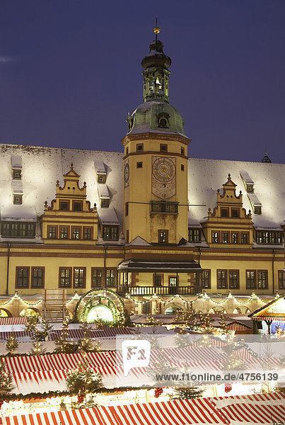 Weihnachtsmarkt  Altes Rathaus  Leipzig  Sachsen  Deutschland  Europa Weihnachtsmarkt