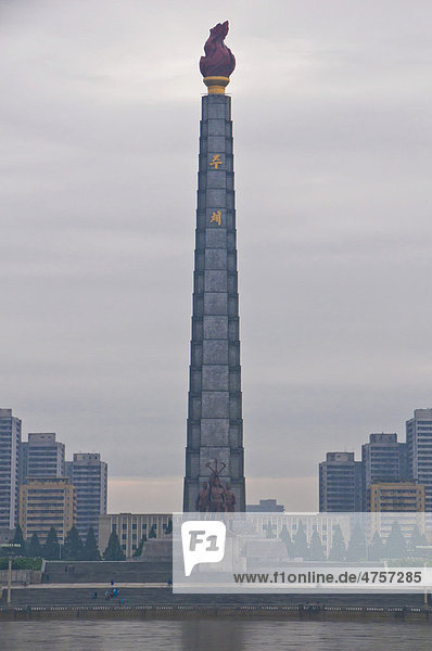 Der Juche-Turm  Chuchíe-Turm  Pjöngjang  Nordkorea  Asien