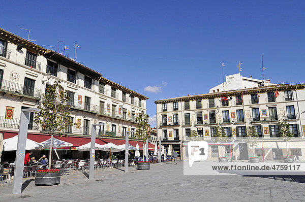Sidewalk cafes  Plaza de los Fueros  Tudela  Navarra  Spain  Europe