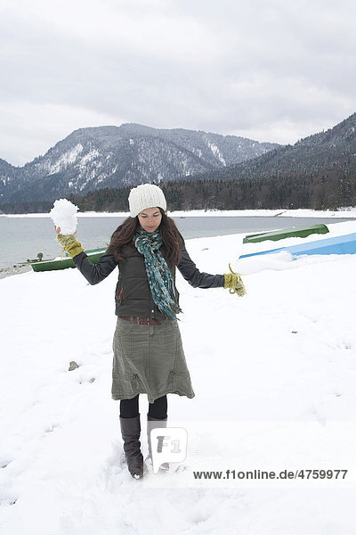 Young woman on the lakeshore of Walchensee or Lake Walchen  winter  Bavaria  Germany  Europe