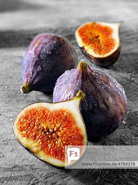 Fresh whole & cut figs