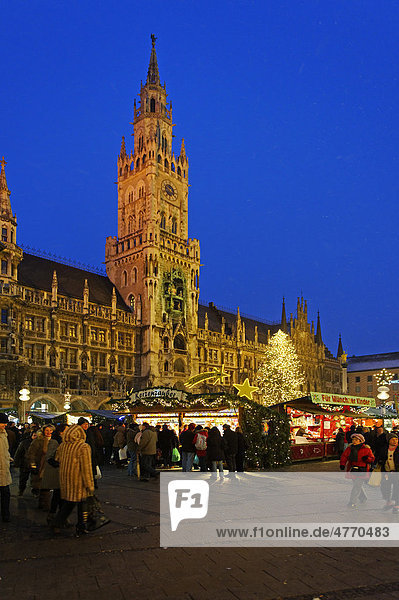 Christkindlmarkt Christmas market  Marienplatz square and town hall  Munich  Upper Bavaria  Bavaria  Germany  Europe
