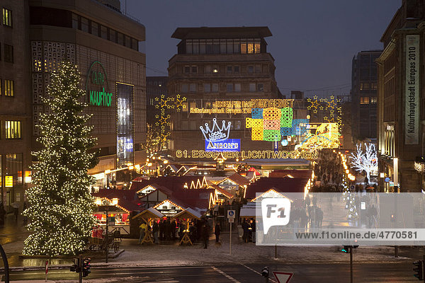 Weihnachtsmarkt Kettwiger Straße  Essener Lichtwochen  Stadt Essen  Ruhrgebiet  Nordrhein-Westfalen  Deutschland  Europa