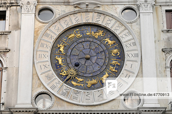 Sonnenuhr mit Sternzeichen  Markusdom  Markusplatz  Venedig  Italien  Europa