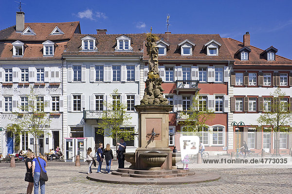 Kornmarkt square with the Madonna Fountain  Heidelberg  Neckar  Palatinate  Baden-Wuerttemberg  Germany  Europe
