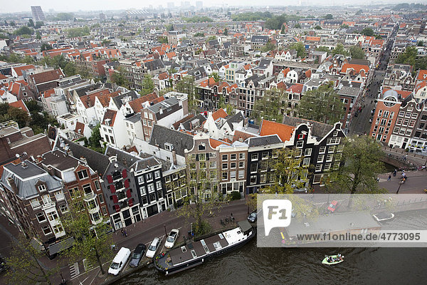 Blick von der Westerkerk auf die verwinkelten Gassen und Häuser im Jordaan gen Westen von der Prinsengracht  Amsterdam  Holland  Niederlande  Europa