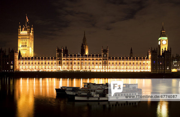 Parlament bei Nacht  Themse  London  England  Großbritannien  Europa