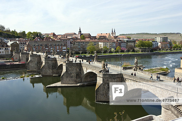 Blick auf die Alte Mainbrücke  Würzburg  Bayern  Deutschland  Europa