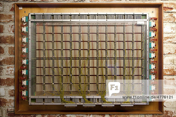 Modul eines 32 Kilobyte 16-Bit-Univac Kernspeichers von 1967  Universal Automatic Calculator  Computer