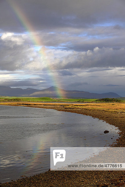 Regenbogen über der Clew Bay Bucht  County Mayo  Republik Irland  Europa