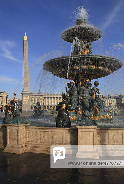 Place de la Concorde mit Brunnen und ägyptischem Obelisk  Paris  Frankreich  Europa