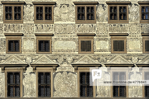 Fassade Renaissance-Rathaus mit Sgraffito  Platz der Republik  Pilsen  Böhmen  Tschechien  Europa