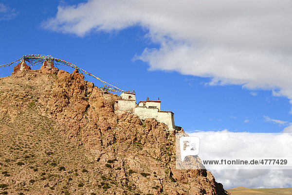 Tibetischer Buddhismus  Kloster am Berghang  Felsen  Chiu Gompa  Gang-Tise-Gebirge  Transhimalaya  Himalaja  Himalaya  Autonomes Gebiet Tibet  Volksrepublik China  Asien