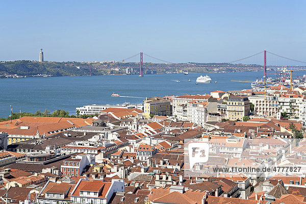 Ausblick vom Castelo über die Stadt  Lissabon  Portugal  Europa