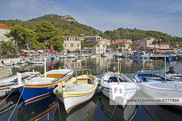 Hafen der Ortschaft Lopud auf der Insel Lopud bei Dubrovnik  Elafiti Inseln  Elaphiten  Süddalmatien  Dalmatien  Adriaküste  Kroatien  Europa