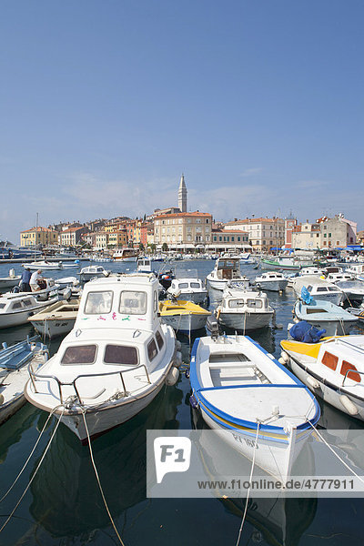 Boote im Hafen  Rovinj  Istrien  Adriaküste  Kroatien  Europa