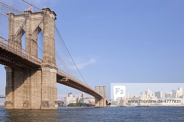 Brooklyn Bridge  New York  USA