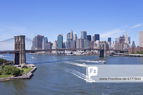 Skyline von Manhattan und Brooklyn Bridge  Blick von der Manhattan Bridge  New York  USA