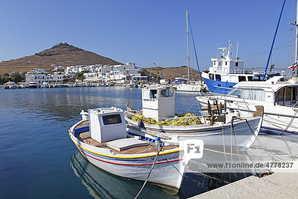 Hafen von Pisso Livadi  Insel Paros  Kykladen  Ägäis  Griechenland  Europa