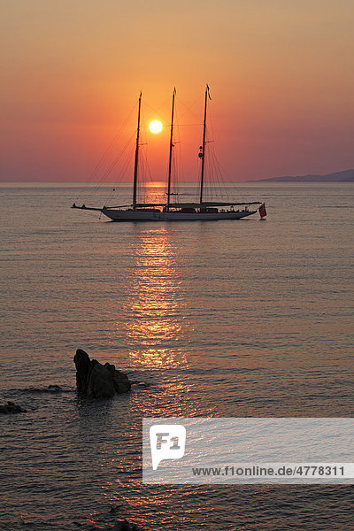 Sonnenuntergang im Hafen  Mykonos Stadt  Insel Mykonos  Kykladen  Ägäis  Griechenland  Europa
