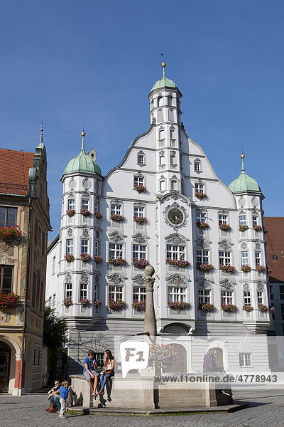 Town hall on the market place with fountain  Memmingen  Allgaeu  Bavaria  Germany  Europe