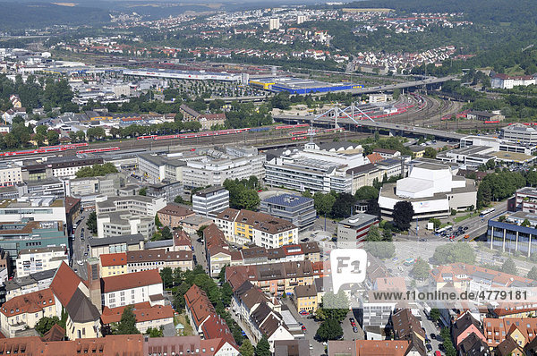 Blick vom Ulmer Münster auf das Theater  Ludwig-Erhard-Brücke  dahinter IKEA und Wohngebiet Eselsberg  Ulm  Baden-Württemberg  Deutschland  Europa