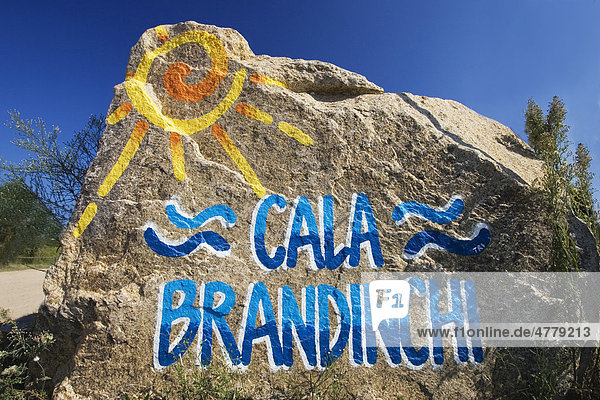 Hinweisstein  Strand Cala Brandinchi  Ostküste  Sardinien  Italien  Europa