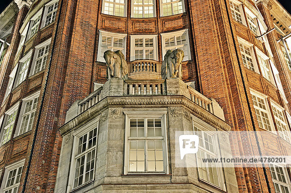 Historisches Kontorhaus in der Mönckebergstraße in Hamburg  Deutschland  Europa