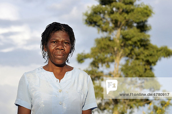 Portrait einer Frau  Dorf Coq Chante nahe Jacmel  Haiti  Karibik  Zentralamerika