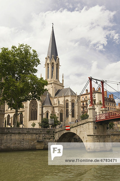 Kirche und Fußgängerbrücke Heiliger Georg  Lyon  Frankreich  Europa