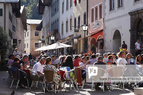StraßencafÈ am Marktplatz  Berchtesgaden  Berchtesgadener Land  Oberbayern  Bayern  Deutschland  Europa