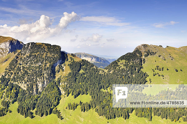 Blick vom Furgglenfirst durch die Bogartenlücke zur 1640 Meter hohen Ebenalp  Kanton Appenzell-Innerrhoden  Schweiz  Europa