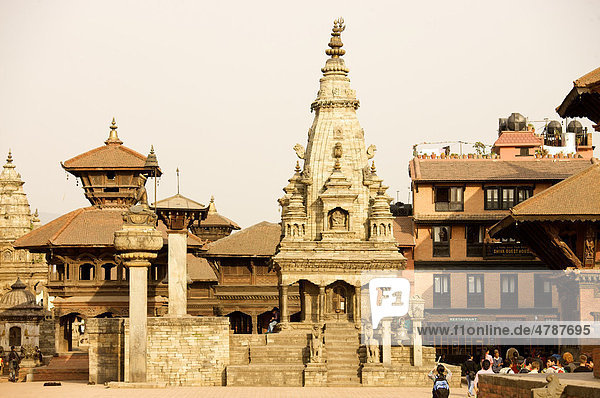 Hauptplatz mit verschiedenen Gebäuden am Durbar Square  Bhaktapur  Nepal  Asien