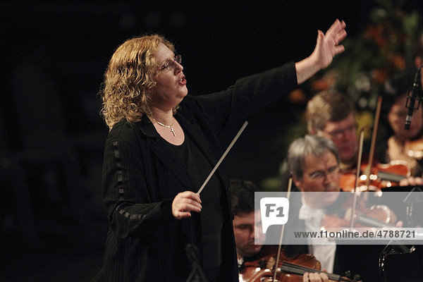 Catherine Rückwardt Generalmusikdirektorin des Mainzer Staatstheaters bei einem Konzert in Koblenz Rheinland-Pfalz Deutschland Europa
