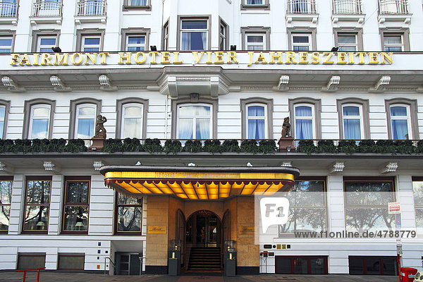 Eingang Fairmont Hotel Vier Jahreszeiten  Neuer Jungfernstieg an der Binnenalster  Hansestadt Hamburg  Deutschland  Europa