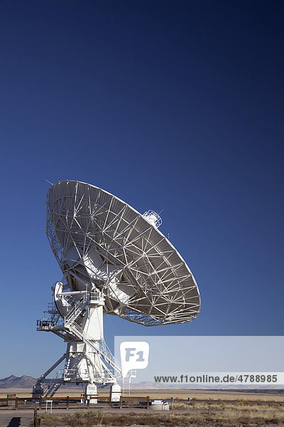 Das Very Large Array Radioteleskop besteht aus 27 großen Parabolantennen  National Radio Astronomy Observatory Forschungsorganisation  Ebene von San Agustin in Datil  New Mexico  USA  Amerika