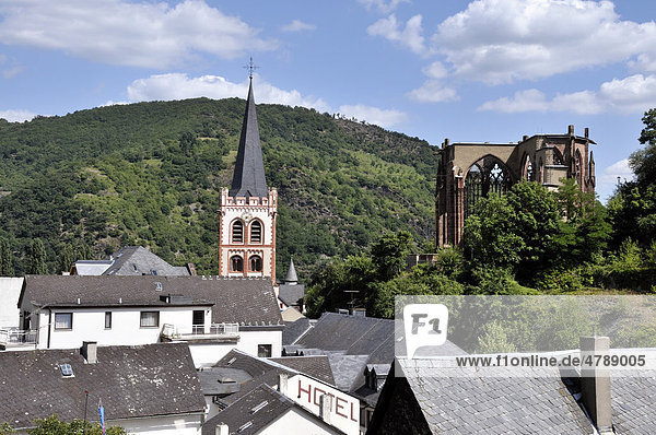 Peterskirche und die Ruine der Wernerkapelle in Bacharach  Unesco-Welterbe Oberes Mittelrheintal  Bacharach  Rheinland Pfalz  Deutschland  Europa