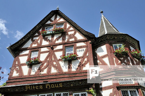 Das Alte Haus von 1368 ist eines der bekanntesten mittelalterlichen Fachwerkhäuser am Rhein  Bacharach  Unesco-Welterbe Oberes Mittelrheintal  Rheinland-Pfalz  Deutschland  Europa