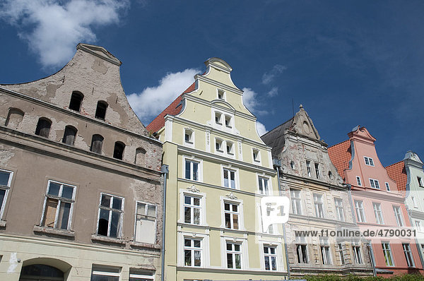 Giebelhäuser in der Mönchstraße  Unesco-Weltkulturerbestätte  Stralsund  Mecklenburg-Vorpommern  Deutschland  Europa
