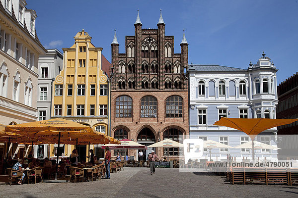 Alter Markt marketplace with Ratsapotheke pharmacy and Wulflamhaus building  Stralsund  Unesco World Heritage Site  Mecklenburg-Western Pomerania  Germany  Europe