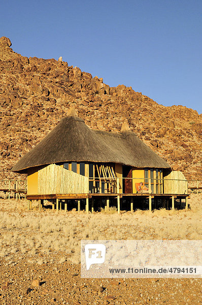 Bungalow der Sossus Dune Lodge nahe Sesriem  Namib-Wüste  Namib Naukluft Park  Namibia  Afrika