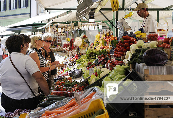 Obstmarkt in Bozen  Bolzano  Südtirol  Tirol  Italien  Europa