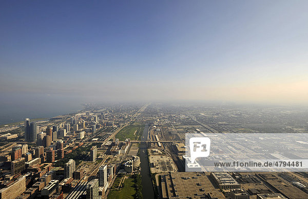 Blick nach Süden auf South Loop mit Industrieanlagen  Güterbahnhof  Chicago  Illinois  Vereinigte Staaten von Amerika  USA