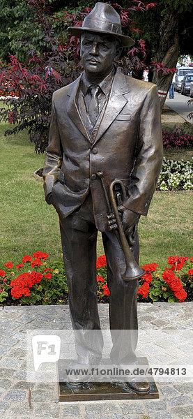 Statue des Musikers Jan Machulski  Misdroy  Polen  Europa