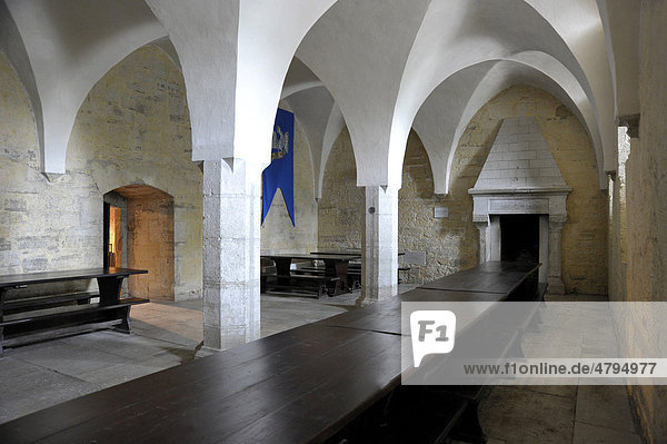 Schlafsaal der Mönche der Bischofsburg  Burgmuseum  Ahrensburg  Adlerburg  Kuressaare  Insel Saaremaa  Estland  Baltikum  Nordeuropa