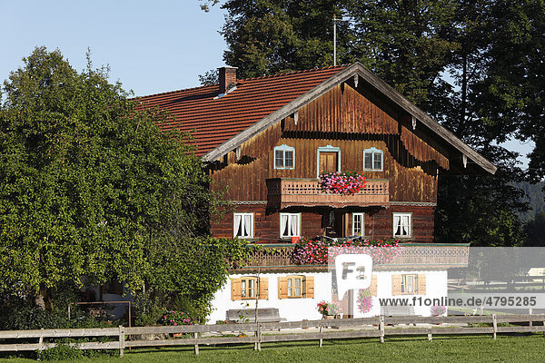 Bauernhaus in Gaißach-Wetzl  Isarwinkel  Oberbayern  Bayern  Deutschland  Europa