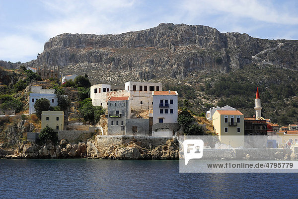 Häuser am Wasser  Stadt Megisti auf der Insel Kastelorizo  Meis  Dodekanes Inseln  Ägäis  Mittelmeer  Griechenland  Europa