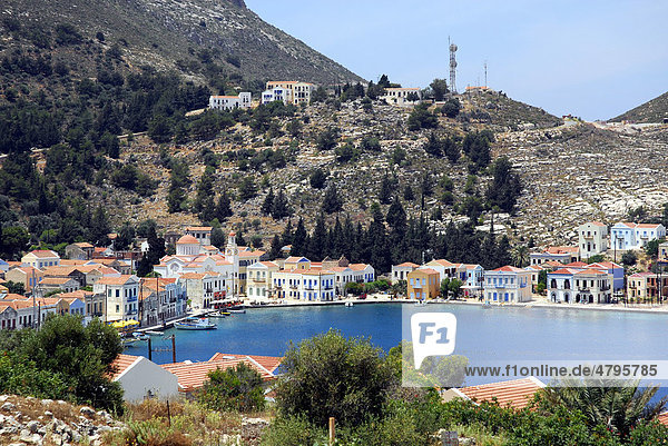 Häuser an der Bucht  Stadt Megisti auf der Insel Kastelorizo  Meis  Dodekanes Inseln  Ägäis  Mittelmeer  Griechenland  Europa